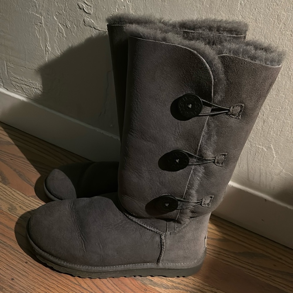 UGG size 9 boot grey high lined